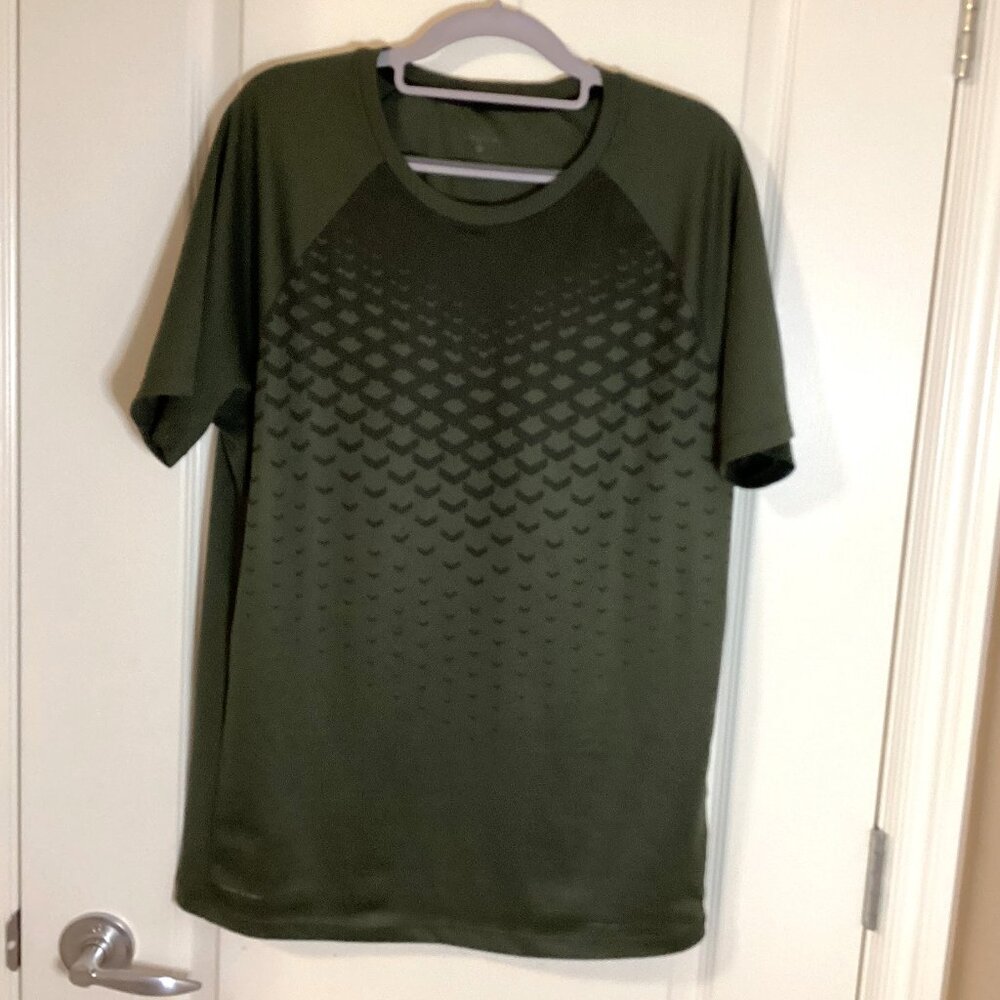 Layer 8 Men's Short Sleeve Athletic Sports Shirt Size XL Qwick Dry Green Workout